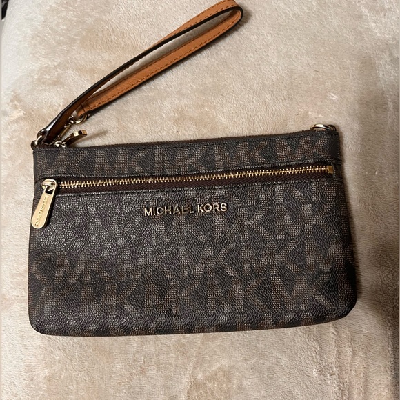 Michael Kors Vintage Wristlet - Picture 1 of 4